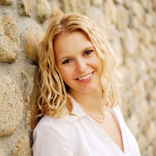 Erin profile pic 3 best-500x500 (1)